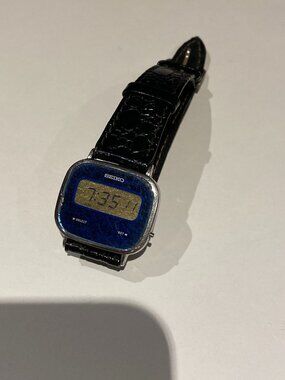 VINTAGE SEIKO JAPAN F221-4020 DIGITAL WATCH PREOWNED